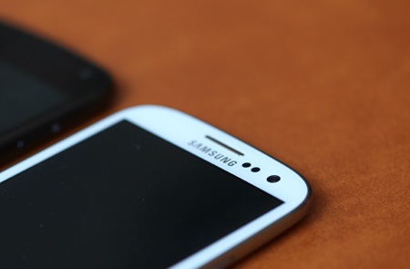 Galaxy S III so dáng với Galaxy Nexus tại Việt Nam