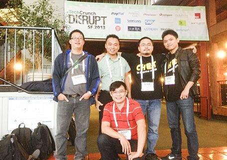 Ông Đỗ Tuấn Anh (CEO Appota, ngoài cùng bên trái) và đoàn Việt Nam tham dự TechCrunch Disrupt 2013