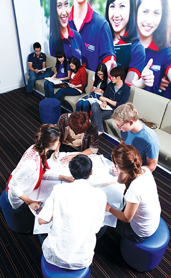 Sinh viên cần phải có ý thức lựa chọn trang phục sao cho phù hợp với hoàn cảnh (ảnh minh họa)