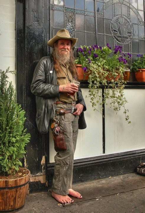 Ông Pete Mckenzie đã đi chân đất trong suốt 50 năm qua