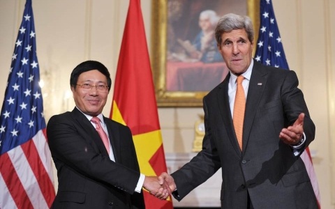 "Sắp tới, Việt Nam - Mỹ tiếp tục trao đổi các chuyến thăm quốc phòng" - 1 Phó Thủ tướng, Bộ trưởng Ngoại giao Phạm Bình Minh và Ngoại trưởng Mỹ John Kerry (Ảnh AFP)