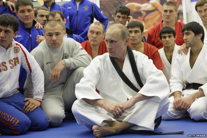 Những điều thú vị ít biết về Tổng thống Putin - 6 Ông là fan hâm mộ của môn trượt tuyết, trượt băng và khúc côn cầu.
