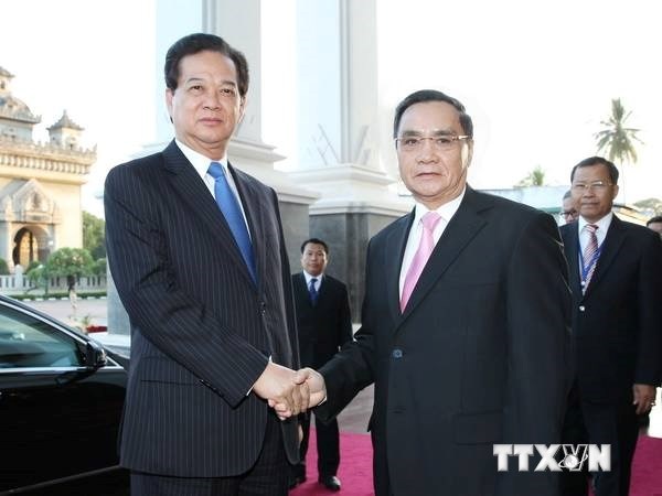 Thủ tướng Nguyễn Tấn Dũng hội kiến với Thủ tướng Lào Thongsing Thammavong. (Ảnh: Đức Tám/TTXVN)