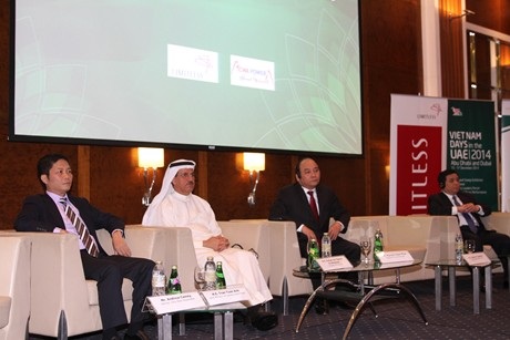 Phó Thủ tướng Nguyễn Xuân Phúc dự diễn đàn với DN Việt Nam, UAE