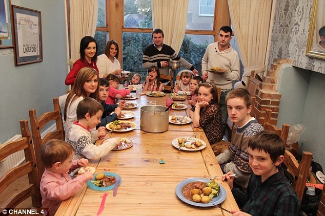 Sue sinh con đầu lòng khi chị mới 14 tuổi