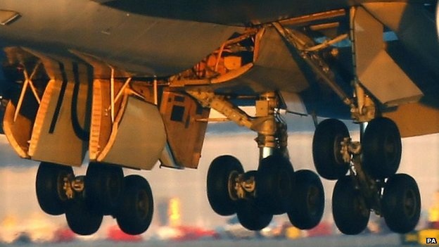 Chỉ có 3 trong số 4 bánh của chiếc máy bay hoạt động