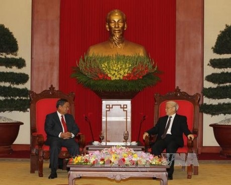 Tổng Bí thư tiếp Đoàn đại biểu cấp cao Lào - 1 Tổng Bí thư tiếp Đoàn đại biểu cấp cao Lào