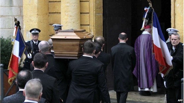 Tranh biếm họa phủ kín quan tài nạn nhân vụ khủng bố Charlie Hebdo - 10 Lễ tang của cảnh sát Franck Brinsolaro