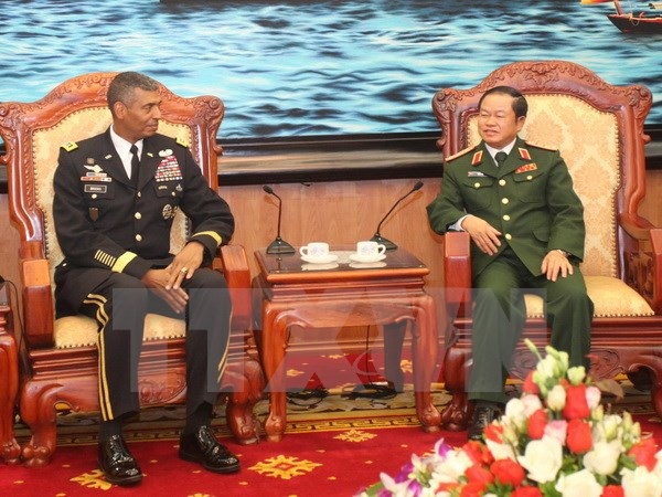 Tư lệnh Lục quân Thái Bình Dương Hoa Kỳ thăm Việt Nam - 1 Tư lệnh Lục quân Thái Bình Dương Hoa Kỳ thăm Việt Nam