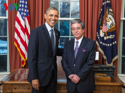 Đại sứ Phạm Quang Vinh trình Quốc thư lên Tổng thống Mỹ B.Obama - 2 Tổng thống Obama và Đại sứ Phạm Quang Vinh tại lễ trình Quốc thư