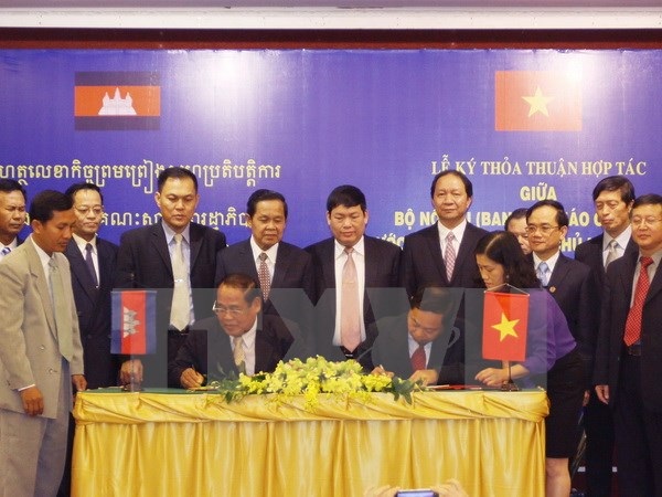 Việt Nam và Campuchia tăng cường hợp tác về lĩnh vực tôn giáo - 1 Việt Nam và Campuchia tăng cường hợp tác về lĩnh vực tôn giáo