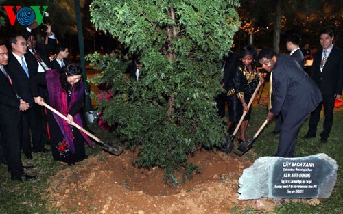 Nghị sỹ các nước hòa mình vào không khí lễ hội của các dân tộc Việt Nam