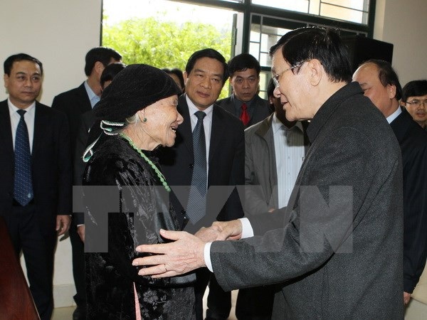Chủ tịch nước trao quà an sinh xã hội tặng hộ nghèo biên giới - 1 Chủ tịch nước trao quà an sinh xã hội tặng hộ nghèo biên giới