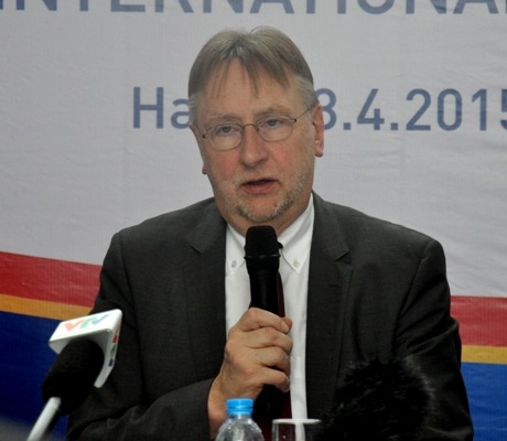 Chủ tịch Ủy ban Thương mại Quốc tế, Nghị sĩ Bernd Lange, tại buổi họp báo