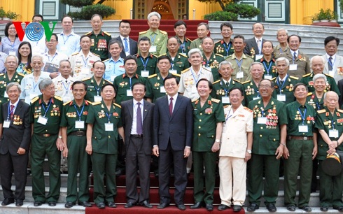 Chủ tịch nước chụp ảnh lưu niệm với các đại biểu