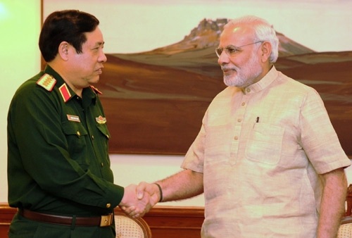 Thủ tướng Ấn Độ Narendra Modi tiếp Bộ trưởng Phùng Quang Thanh. Ảnh: Báo QĐND