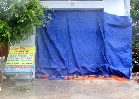 Một số hàng quán đóng cửa tránh bão