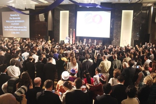 Hàng trăm người dự Lễ kỷ niệm chào mừng 20 năm bình thường hóa quan hệ Việt-Mỹ và Quốc khánh Mỹ