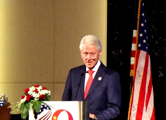 Cựu Tổng thống Mỹ Bill Clinton phát biểu tại Lễ kỷ niệm