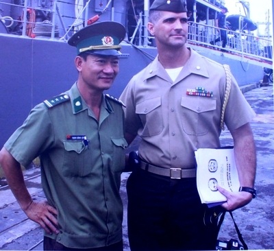 Hai người lính, Tp. Hồ Chí Minh (7/2006) (Ảnh: Huỳnh Trí Dũng)