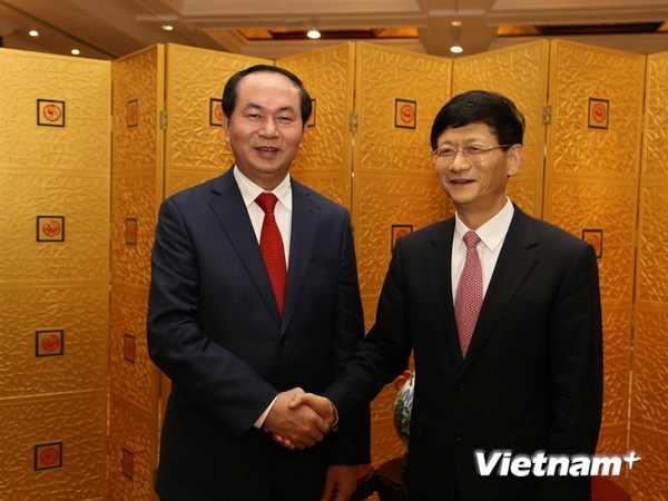 Bộ trưởng Trần Đại Quang và đồng chí Mạnh Kiến Trụ.