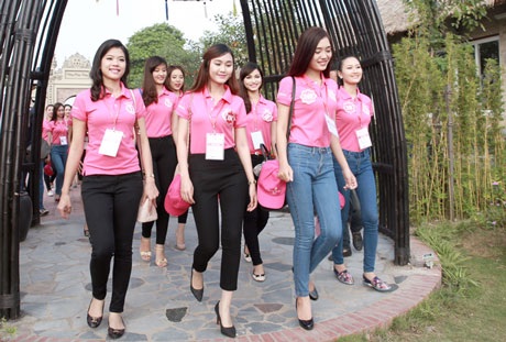 Thí sinh Hoa hậu Việt Nam bị loại vì nghi phẫu thuật thẩm mỹ? - 1 Thí sinh Hoa hậu Việt Nam lọt vòng chung khảo tích cực tham gia các hoạt động từ thiện