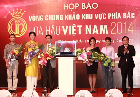 Thí sinh Hoa hậu Việt Nam bị loại vì nghi phẫu thuật thẩm mỹ? - 2 Hình ảnh tại buổi họp báo công bố vòng chung khảo khu vực phía Bắc tại Hà Nội