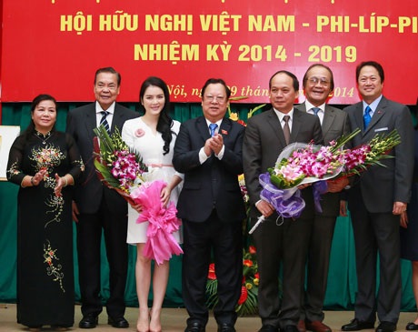Lý Nhã Kỳ trở thành Ủy viên ban thường vụ Hội hữu nghị Việt Nam- Philippines - 1 Lý Nhã Kỳ cùng Ban thường vụ Hội hữu nghị Việt Nam- Philippines ra mắt sáng ngày 29/10 tại Hà Nội