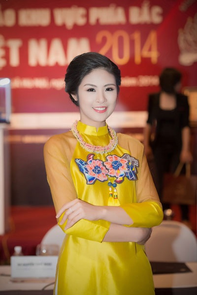 Hoa hậu, Á hậu Việt Nam khoe sắc - 2 Sau khi đăng quang Hoa hậu, Ngọc Hân chăm chút đến sắc vóc và ăn vận ngày càng đẹp hơn