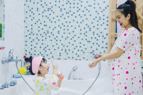 Thanh Thảo Hugo hạnh phúc khoe ảnh con gái yêu - 12 Hà Thanh