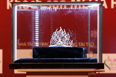 Vương miện của Hoa hậu Việt Nam 2014 đạt kỷ lục Guiness Việt Nam - 1 Cận cảnh phiên bản vương miện mới