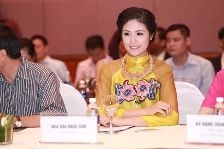 Vương miện của Hoa hậu Việt Nam 2014 đạt kỷ lục Guiness Việt Nam - 3 Hoa hậu Ngọc Hân