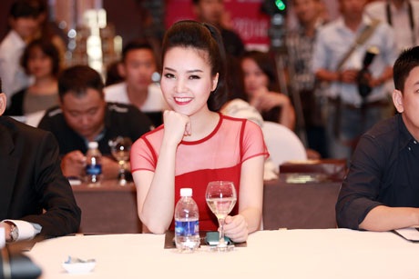 Vương miện của Hoa hậu Việt Nam 2014 đạt kỷ lục Guiness Việt Nam - 4 Á hậu Thụy Vân