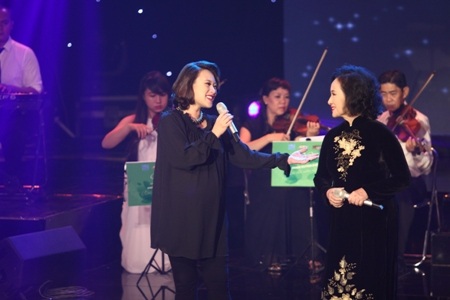 NSƯT Vũ Dậu song ca cùng con gái Khánh Linh nhạc phẩm
“Những ánh sao đêm”