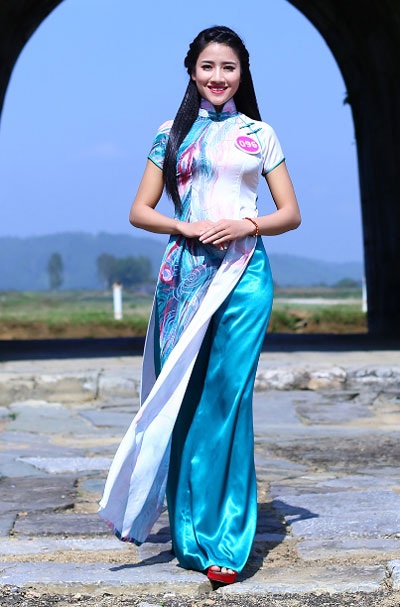 Người đẹp xứ Thanh khoe dáng trên biển - 1 Người đẹp xứ Thanh duyên dáng trong tà áo dài
