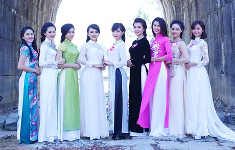 Người đẹp xứ Thanh khoe dáng trên biển - 4 Người đẹp xứ Thanh duyên dáng trong tà áo dài