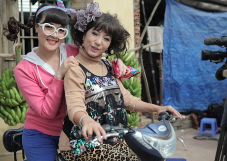 Vân Dung cạnh tranh "cua trai" với Thúy Nga - 1 V