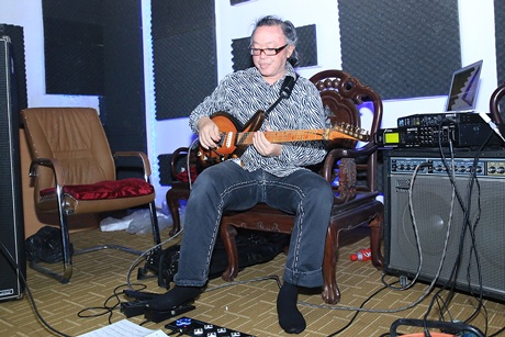 Tùng Dương- Nguyên Thảo nỗ lực tập cho liveshow “Áo mùa đông”