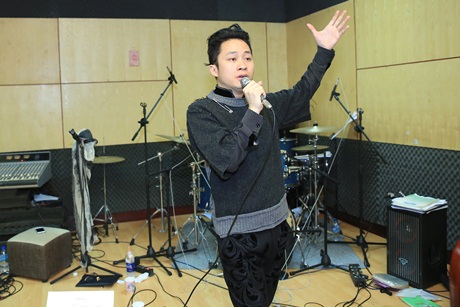Tùng Dương- Nguyên Thảo nỗ lực tập cho liveshow “Áo mùa đông”