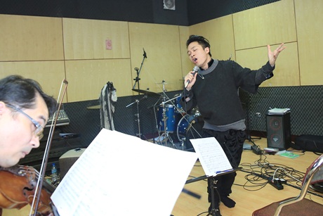 Tùng Dương- Nguyên Thảo nỗ lực tập cho liveshow “Áo mùa đông”