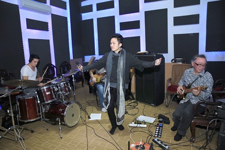 Tùng Dương- Nguyên Thảo nỗ lực tập cho liveshow “Áo mùa đông”