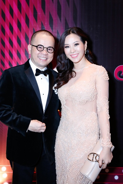 Hoa hậu Thu Hoài diện váy pha lê dự show Hồ Ngọc Hà - 4 Thu