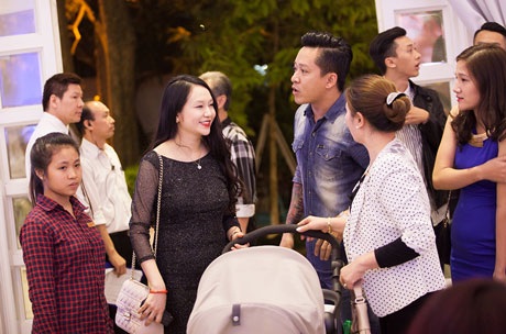 Tuấn Hưng tổ chức tiệc đầy tháng cho con trai - 5 Hương Baby tươi tắn trong tiệc đầy tháng con trai