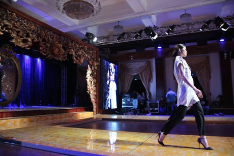 Lý Nhã Kỳ đi dép tông xẹp vẫn quyến rũ - 7 Một số hình ảnh tại buổi tổng duyệt của Lynk fashion show 2014