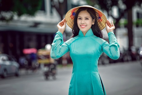 Nguyễn Thị Loan duyên dáng trong tà áo dài - 11 <b style=mso-bidi-font-weight:
normal>Hà Thanh