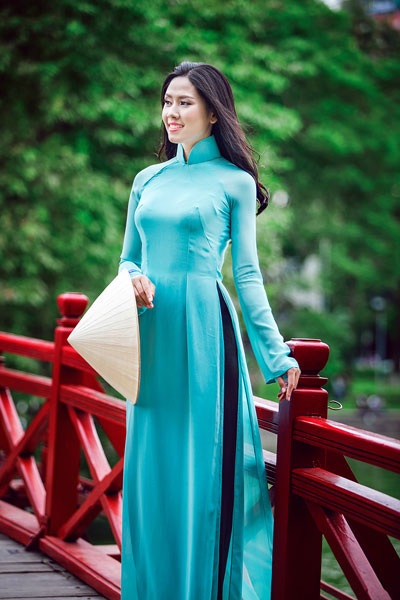 Nguyễn Thị Loan duyên dáng trong tà áo dài - 5 <b style=mso-bidi-font-weight:
normal>Hà Thanh