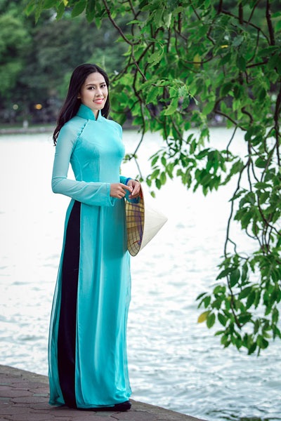 Nguyễn Thị Loan duyên dáng trong tà áo dài - 7 <b style=mso-bidi-font-weight:
normal>Hà Thanh