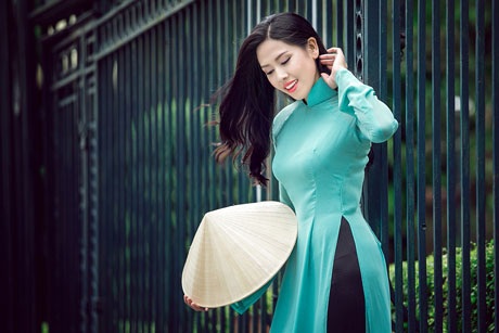 Nguyễn Thị Loan duyên dáng trong tà áo dài - 10 <b style=mso-bidi-font-weight:
normal>Hà Thanh