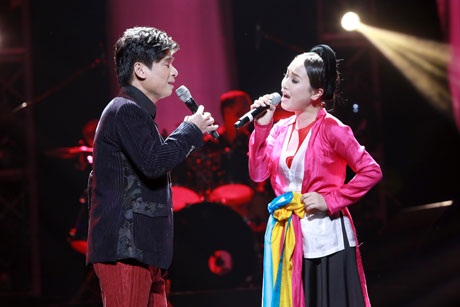 Tấn Minh hát chèo ngọt lịm cùng vợ trên sân khấu - 9 <i style=mso-bidi-font-style:
normal>Bài:
