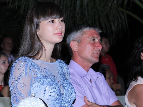 Sabina đẹp như thiên thần trong gala Bình Minh Phương Đông - 2 Thiên thần bóng chuyền” trong đêm Gala giao lưu văn hóa Việt
Nam và các nước SNG